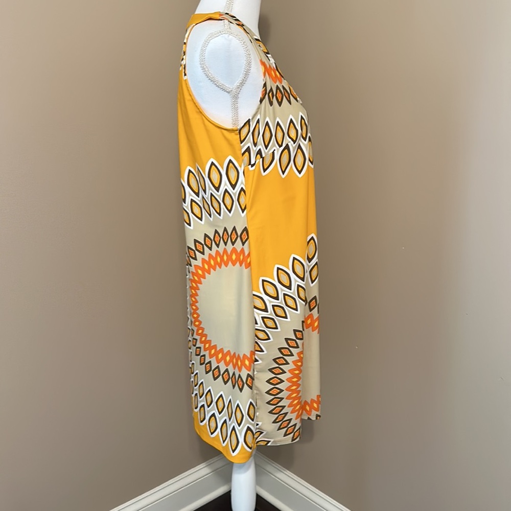 Women’s dress - Picture 2 of 5